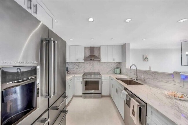 Building Photo - 1 Bedroom Townhome in Miami Beach
