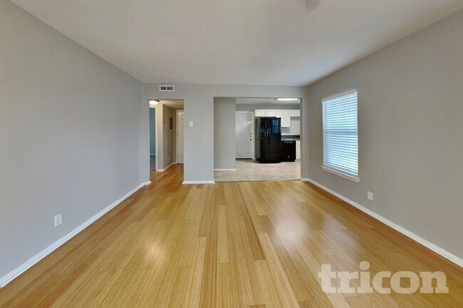 Foto del edificio - 706 Olney Dr
