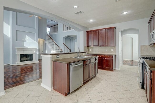 Building Photo - 18527 W Laura Shore Dr