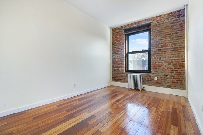 Foto del edificio - 145 Montrose Ave