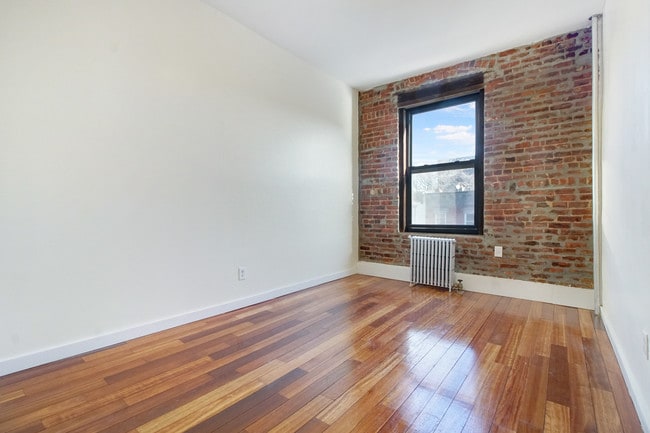 Building Photo - 145 Montrose Ave