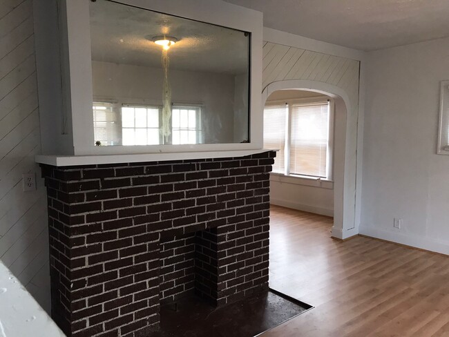 Building Photo - 1501 Myrtle Ave