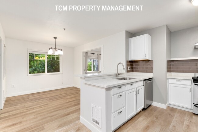 Building Photo - 18501 SE Newport Way