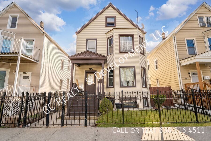 Primary Photo - 2519 N Hamlin Ave