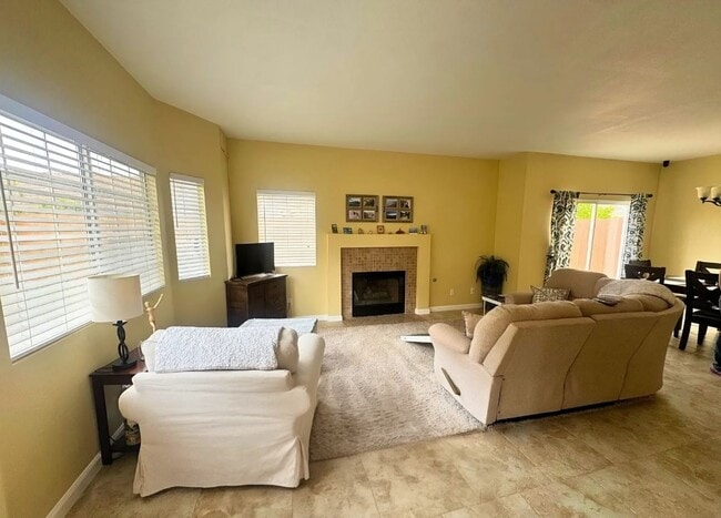 Building Photo - 3BD 2.5BA In Santa Maria, CA
