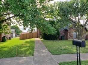 Building Photo - 2813 Shady Grove Dr