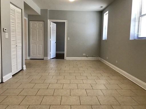 Primary Photo - 7530 N Seeley Ave