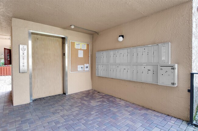 Foto del edificio - 260 NW 76th Ave