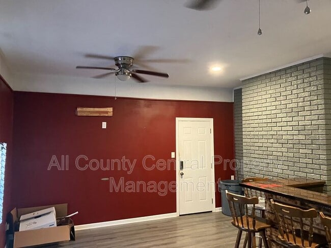 Building Photo - 13070 Broadway Dr