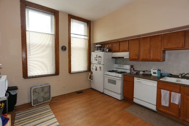 Building Photo - 2057 W Roscoe St