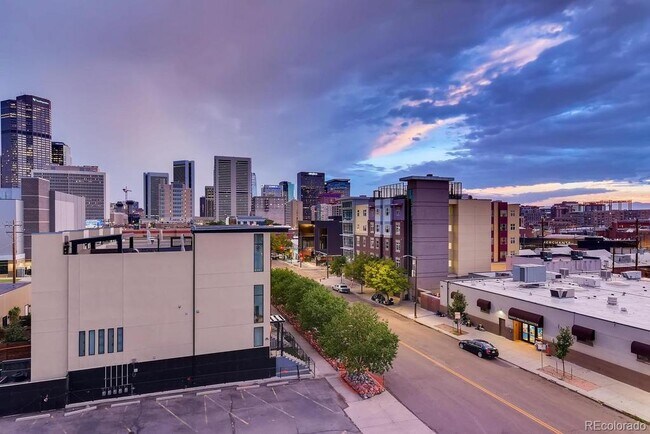 Vista al centro de la ciudad desde el patio del último piso - 2340 Curtis Street