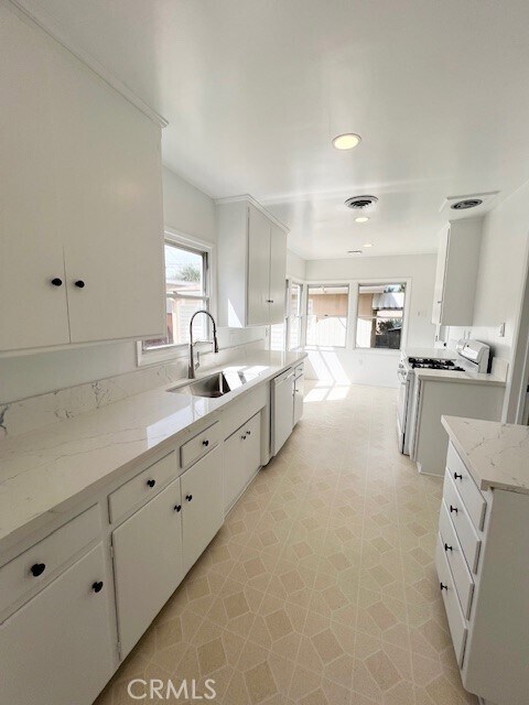 Foto del edificio - 5145 E Walton St