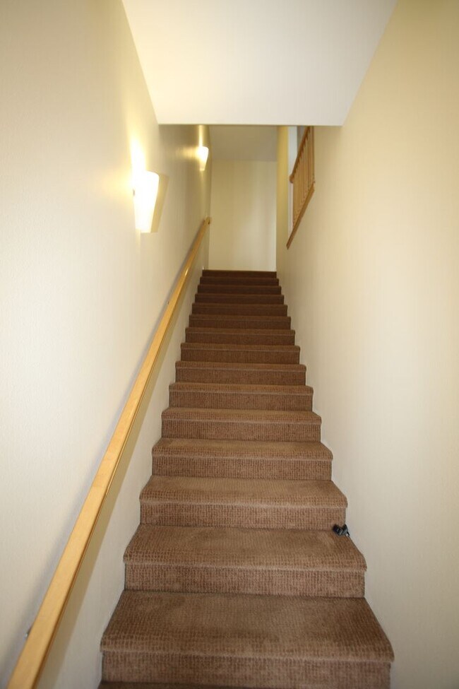 Foto del edificio - 250 Cook Inlet Loop