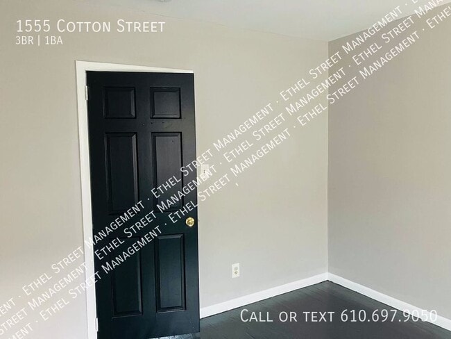 Building Photo - Newly-Updated 3-Bedroom Townhome