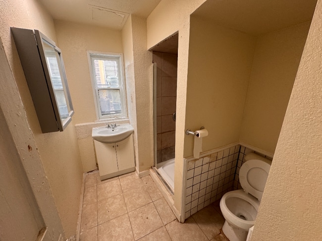 Building Photo - 2004 W Lincoln Ave