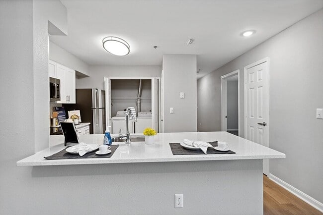 Building Photo - England Run North Apartments