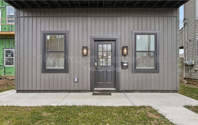 Building Photo - 92 E Innis Ave