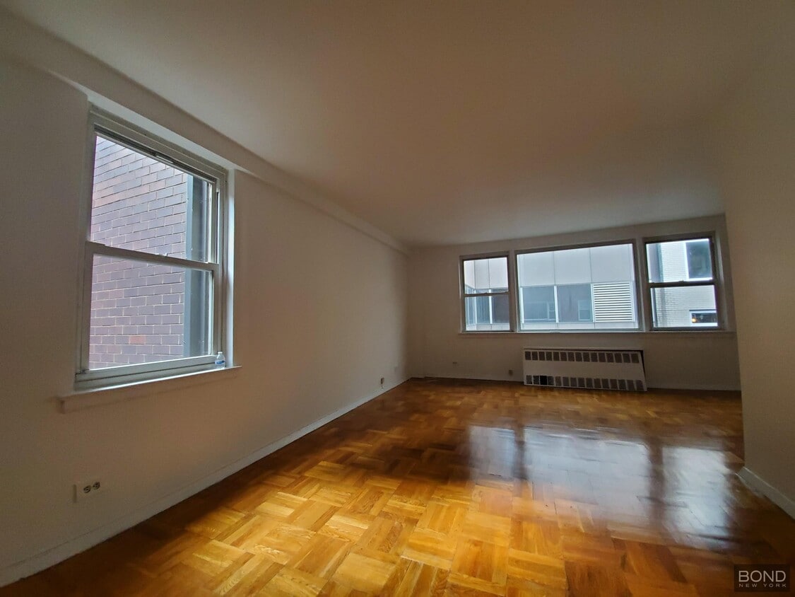 Primary Photo - 160 E 55th St