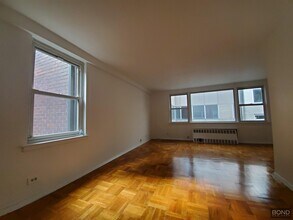 Building Photo - 160 E 55th St