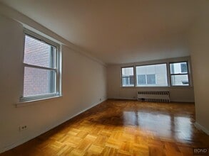 Building Photo - 160 E 55th St