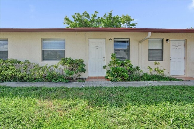 Building Photo - 1200 W 31st St