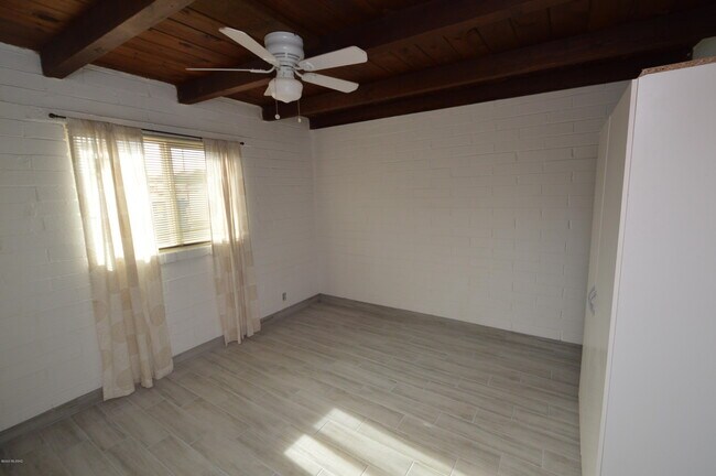 Building Photo - 2611 E Fort Lowell Rd