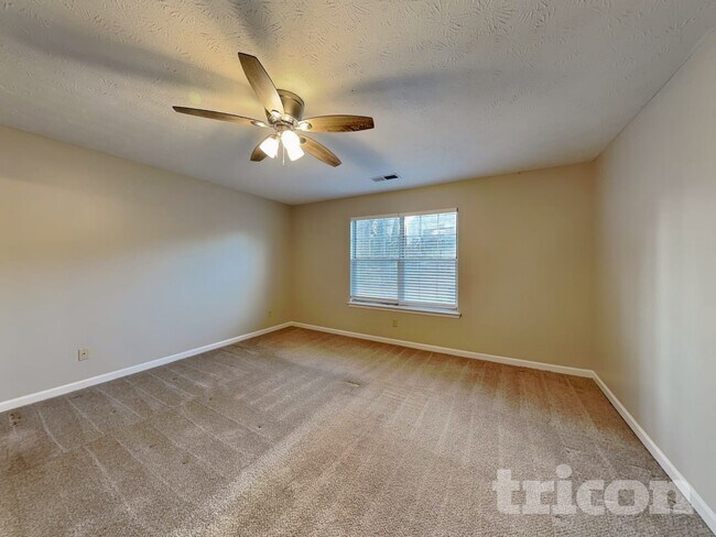 Foto del edificio - 575 Woodcrest Manor Dr