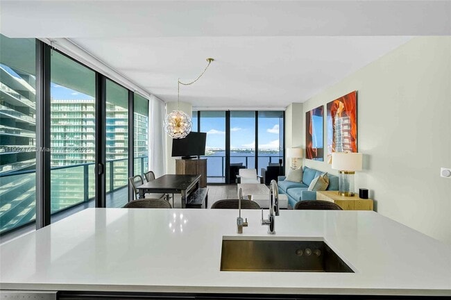 Building Photo - 480 NE 31st St