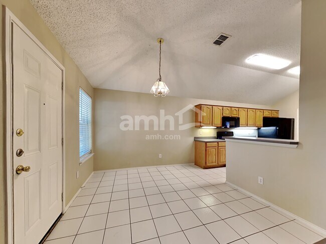 Building Photo - 3207 Athens Dr