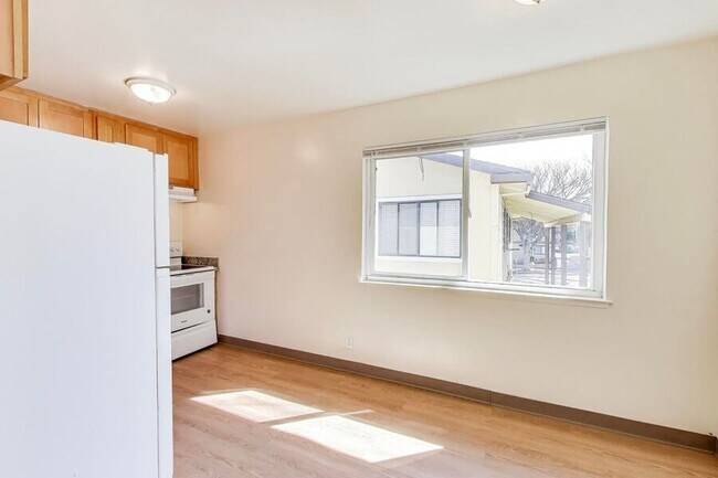 Building Photo - 5677 Hoffman Ct