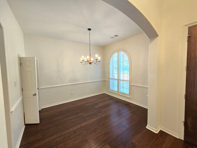 Building Photo - 2236 Fernspring Dr
