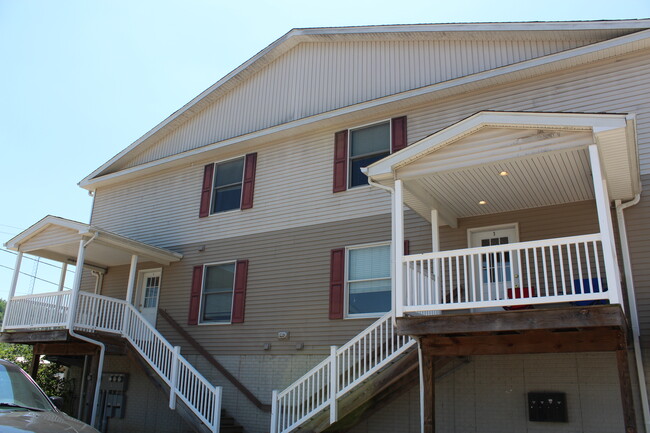 Building Photo - 176 Mill St