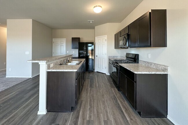 Building Photo - Gorgeous 3 Bed 2.5 Bath 2 Story Home in No...