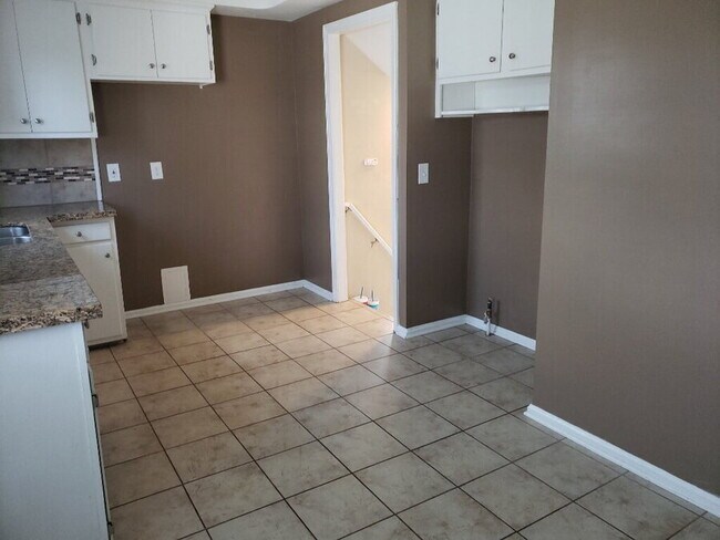 Foto del edificio - 18308 Edinboro Ave