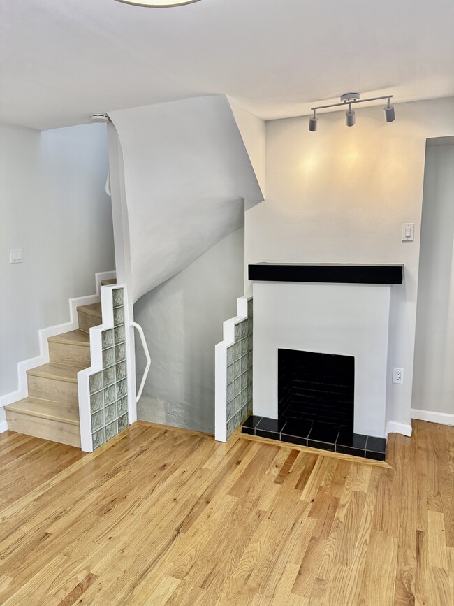 Building Photo - 1008 Salter St