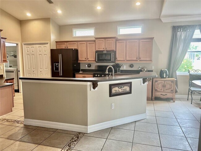 Foto del edificio - 6614 64th Terrace E