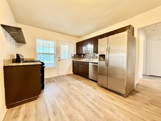 Foto del edificio - 4709 Penrose Ave