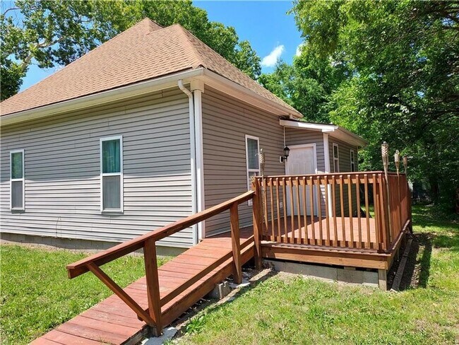 Foto del edificio - Adorable 2 Bedroom, 1 bathroom home locate...