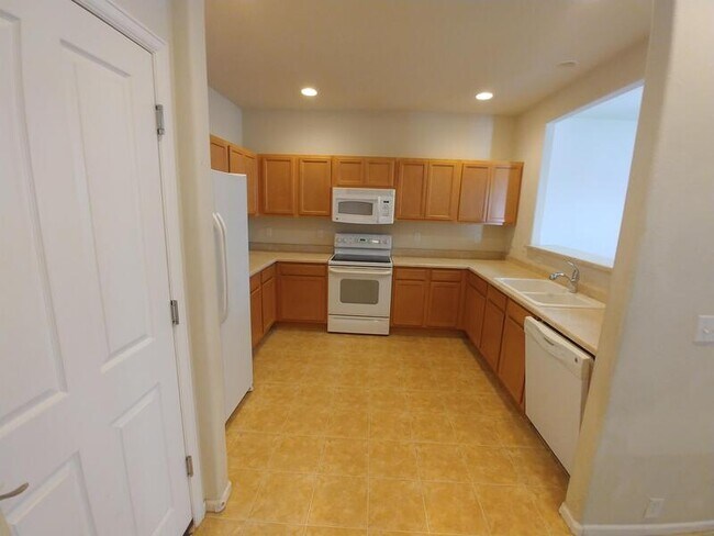 Building Photo - 8170 Elk River View