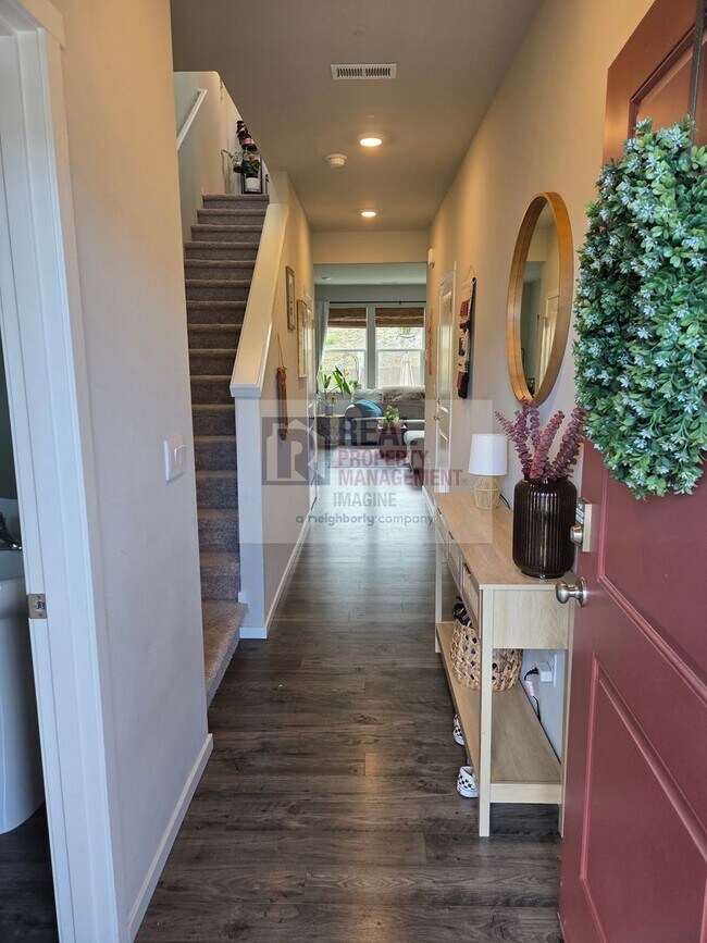 Foto del edificio - Check Out This Beautiful 4 Bedroom, 2.5 Bath Home!