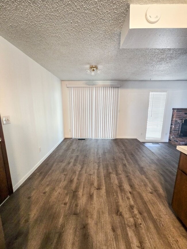 Foto del edificio - 11613 Pacific Ct NE