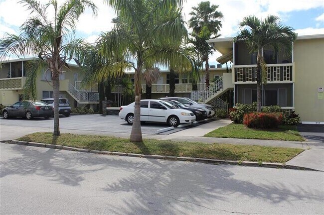 Foto del edificio - 1720 Funston St