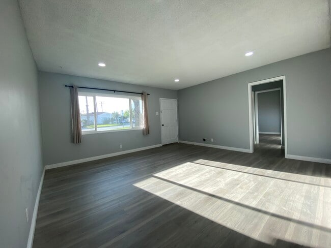 Building Photo - 5012 Sereno Dr