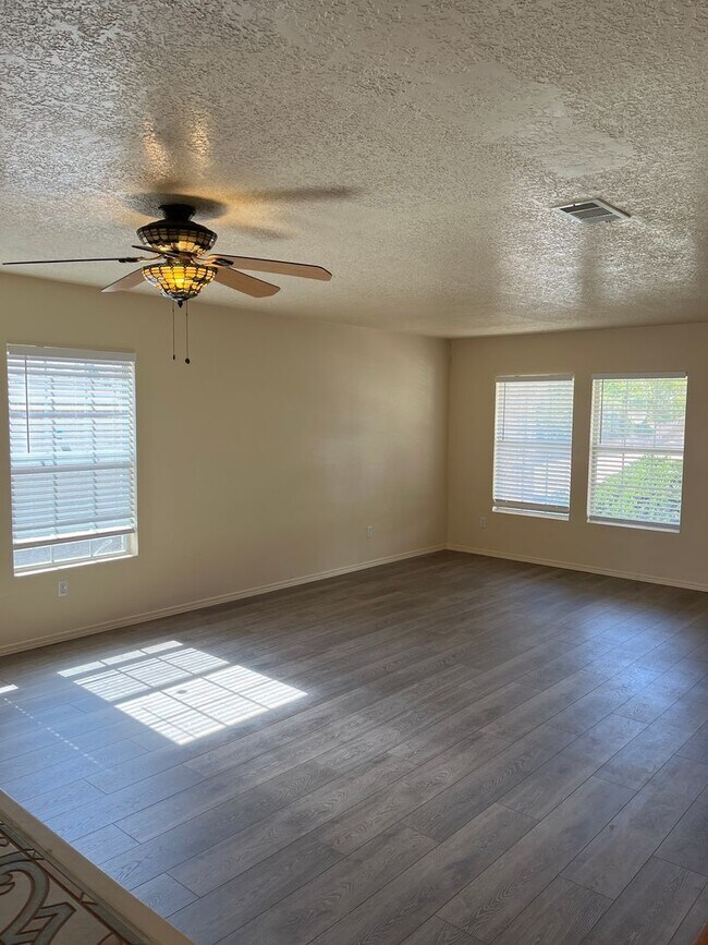 Building Photo - Fully landscaped 4 br home