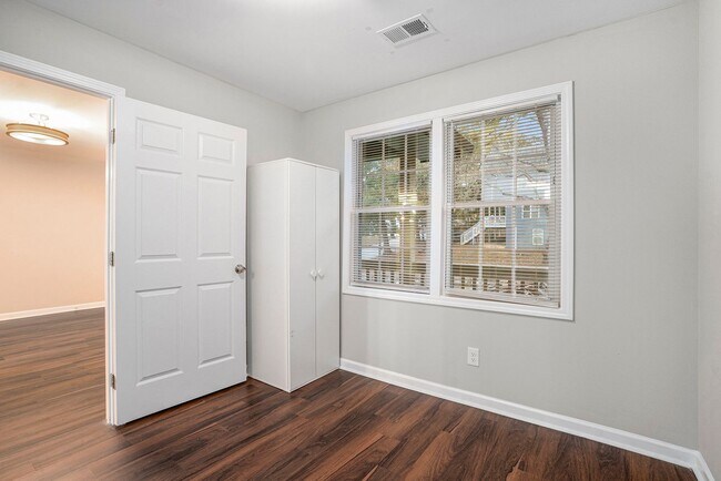 Foto del edificio - Affordable Co-Living in Atlanta's Upper Westside: 6-Bedroom Home