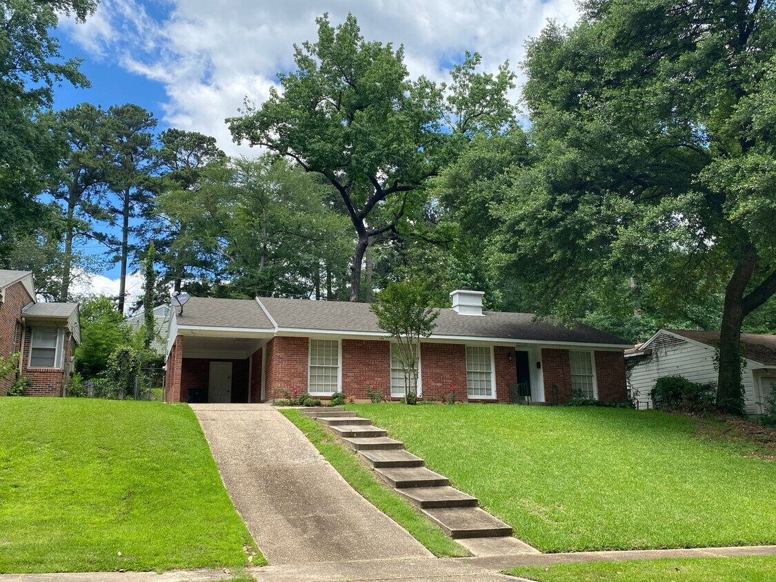 Foto principal - South Highlands Move-In Ready Home for Lea...