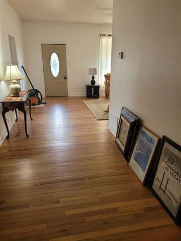 Foto del edificio - 306 W Russell St