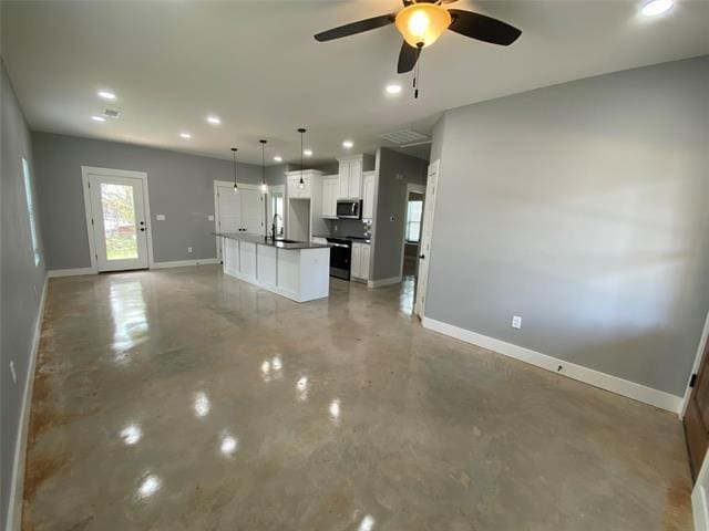 Building Photo - 1004 W Hanna St