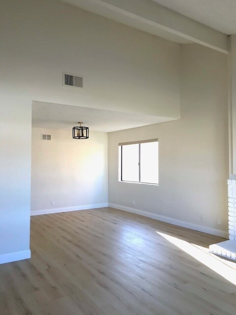Foto del edificio - 3012 Carolwood Ln