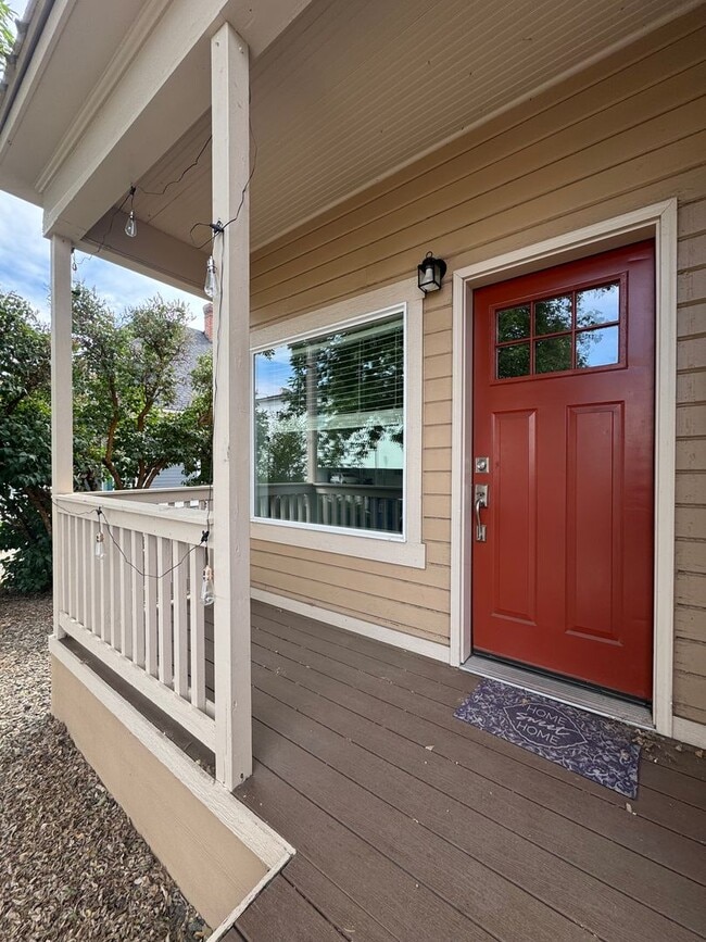 Building Photo - Beautifully Remodeled House